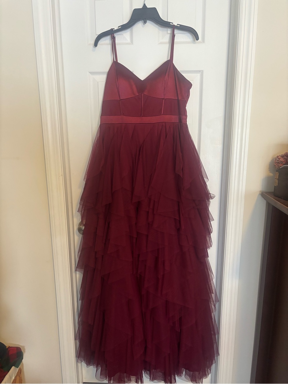 Elegant Burgundy Prom Dress with Tiered Tulle Skirt